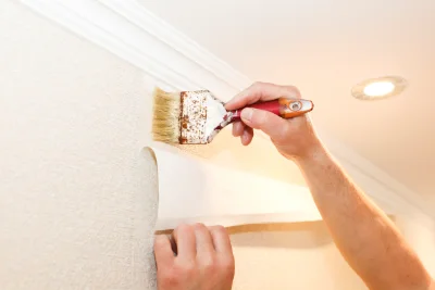 Pose de papier peint à Orlu — revêtements muraux et toiles de verre
